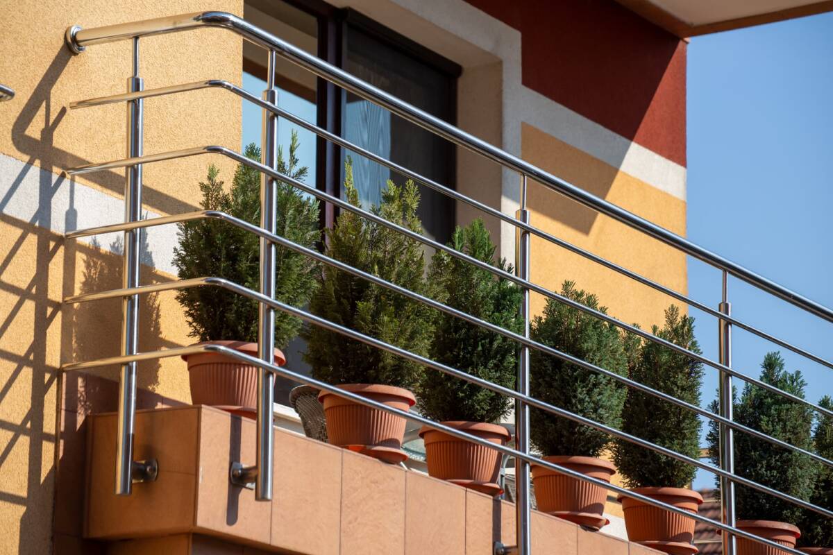 Garde-corps acier ou inox : lequel correspond le mieux &agrave; votre projet int&eacute;rieur ou ext&eacute;rieur ? S&eacute;lestat